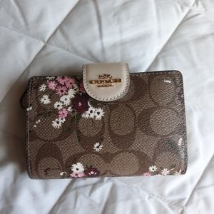 Coach Multi Wallet With Evergreen Floral Print